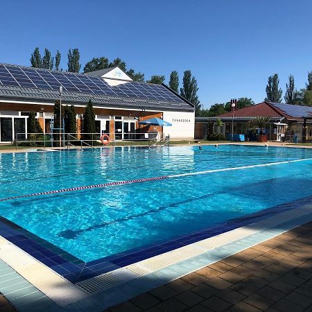 Hotel Imperial Gyogyszallo Es Gyogyfurdo Kiskoros Ngoại thất bức ảnh