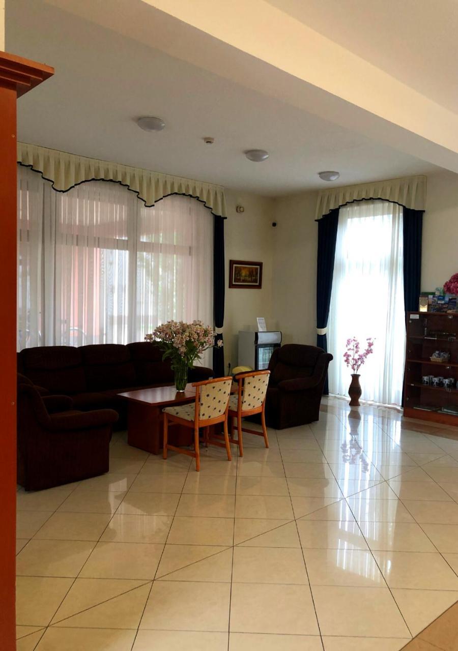 Hotel Imperial Gyogyszallo Es Gyogyfurdo Kiskoros Ngoại thất bức ảnh