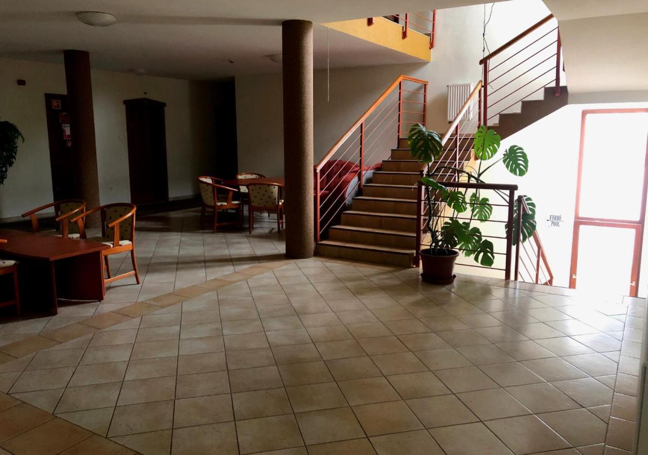 Hotel Imperial Gyogyszallo Es Gyogyfurdo Kiskoros Ngoại thất bức ảnh