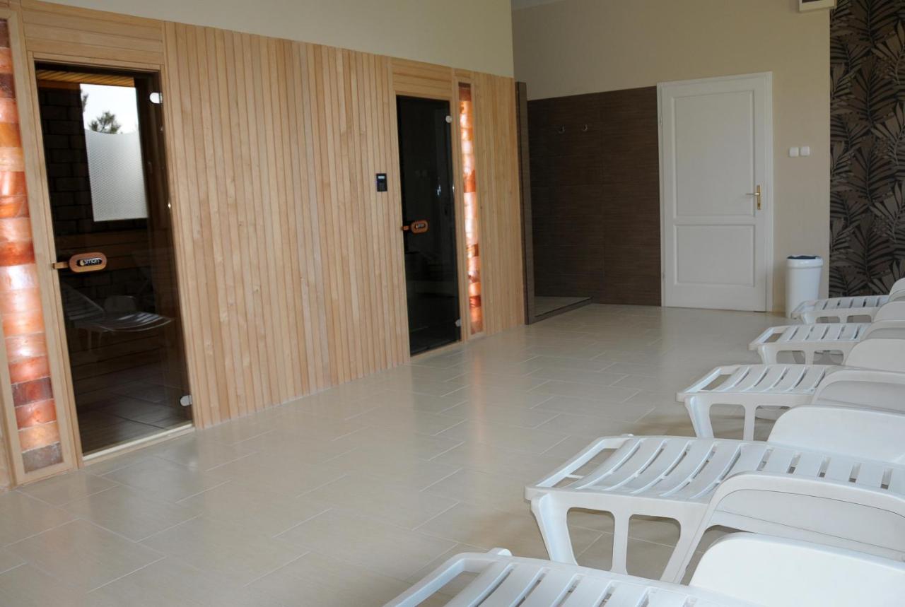 Hotel Imperial Gyogyszallo Es Gyogyfurdo Kiskoros Ngoại thất bức ảnh
