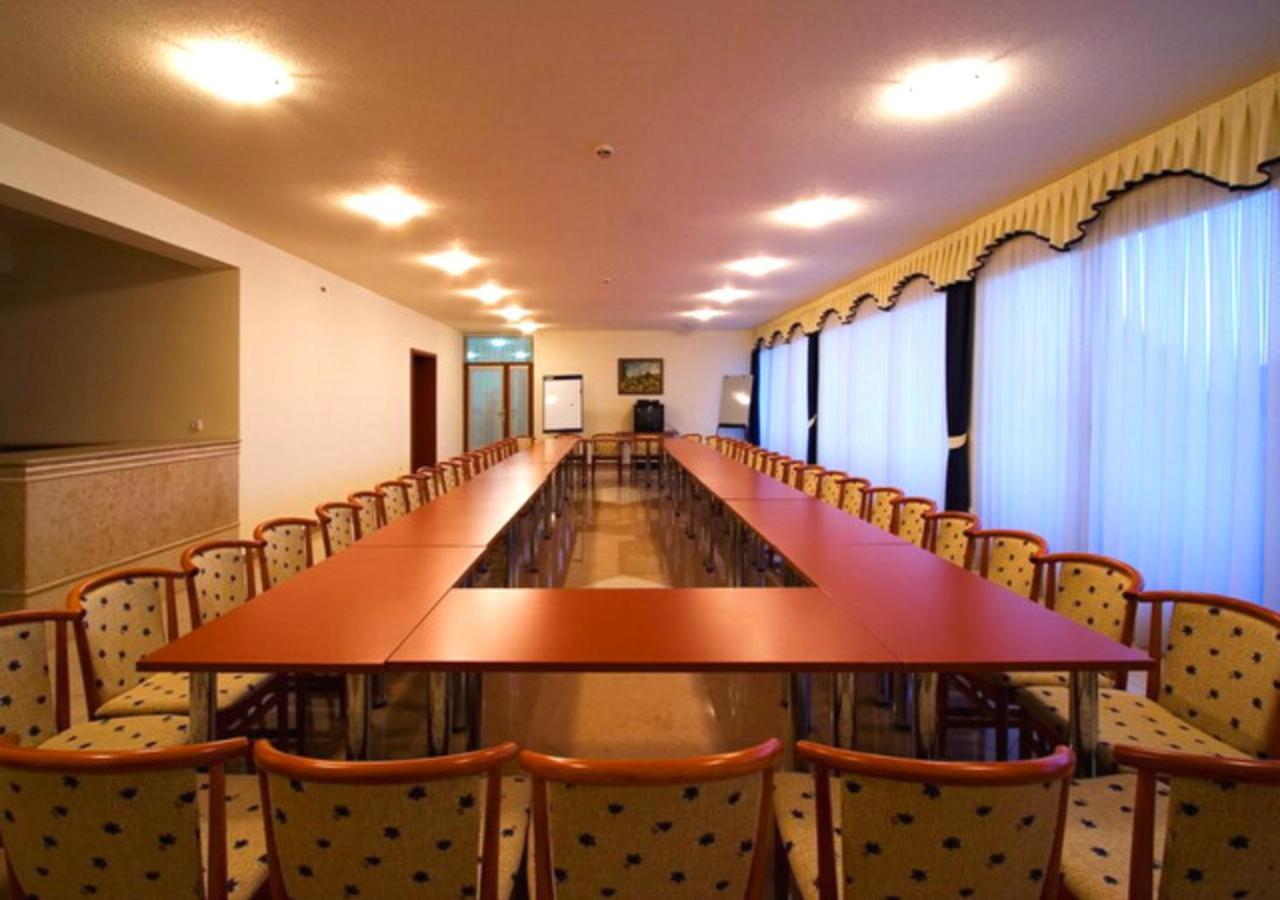 Hotel Imperial Gyogyszallo Es Gyogyfurdo Kiskoros Ngoại thất bức ảnh