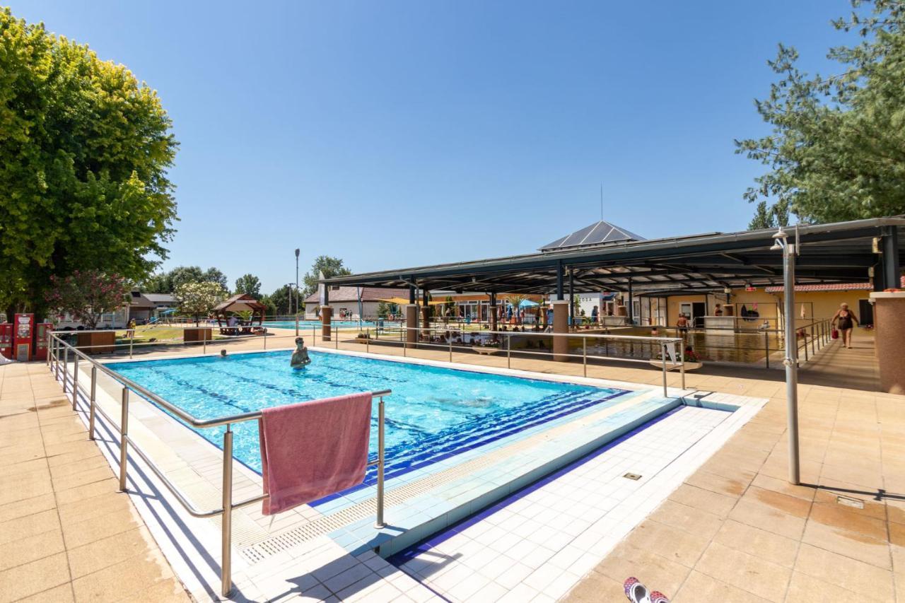 Hotel Imperial Gyogyszallo Es Gyogyfurdo Kiskoros Ngoại thất bức ảnh