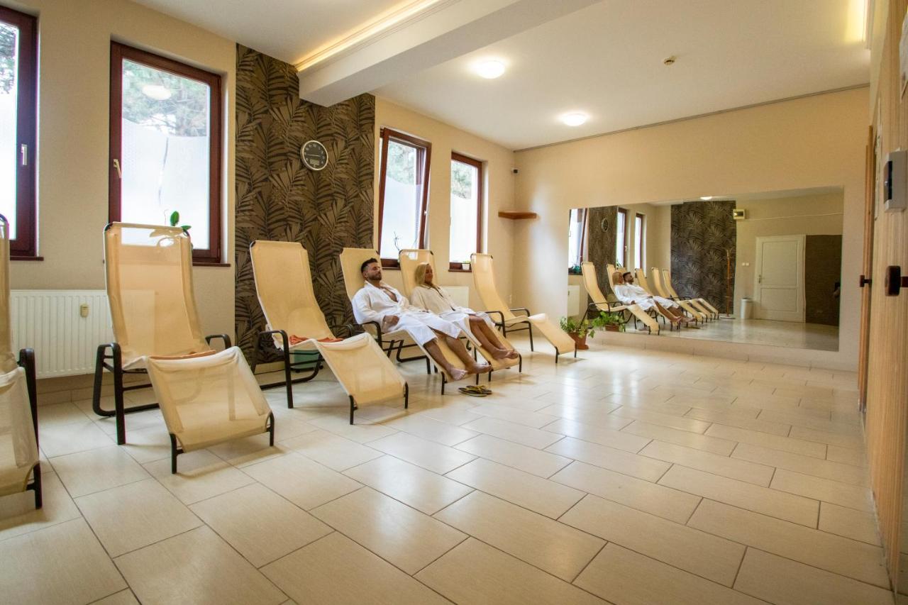 Hotel Imperial Gyogyszallo Es Gyogyfurdo Kiskoros Ngoại thất bức ảnh